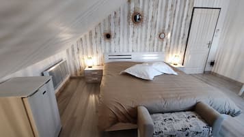 Habitación doble superior, 1 cama de matrimonio grande | Ropa de cama de alta calidad y colchones viscoelásticos