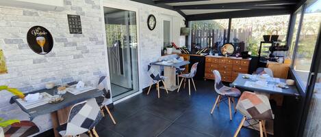 Free daily continental breakfast