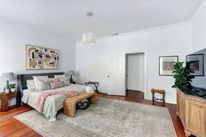 1 bedroom, iron/ironing board, WiFi, bed sheets - Heritage Loft @ The Murphy House, Chippewa Square! (Savannah)