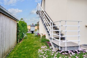 Property grounds - 850m from the beach, flat for 5 with garden (Erquy)
