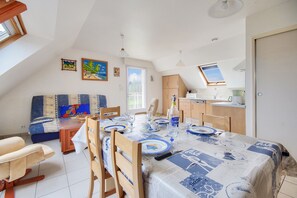 Dining - 850m from the beach, flat for 5 with garden (Erquy)