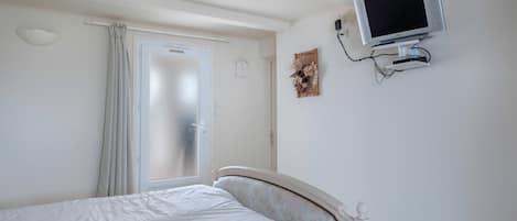 2 slaapkamers, een strijkplank/strijkijzer