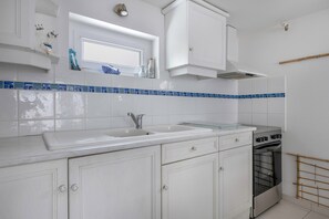 Fridge, microwave, oven, coffee/tea maker