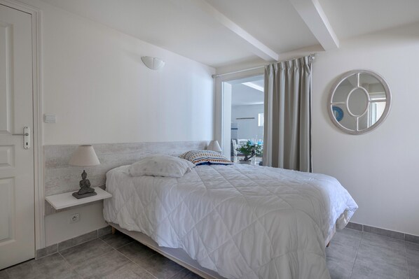 2 bedrooms, iron/ironing board