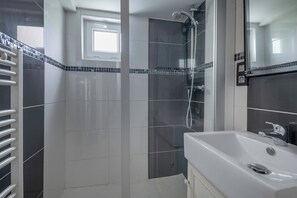 Douche, séchoir à cheveux