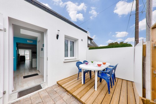 100m from the seafront, house for 4