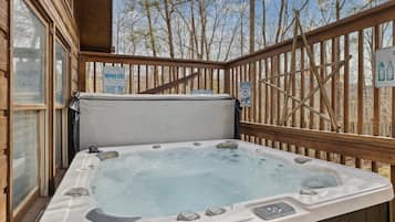 Kabin, 2 kamar tidur | Bathtub spa outdoor