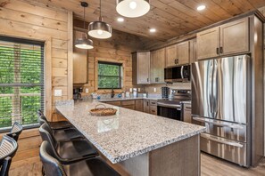 Cabin, 4 Bedrooms | Private kitchen | Fridge, oven, coffee/tea maker, toaster