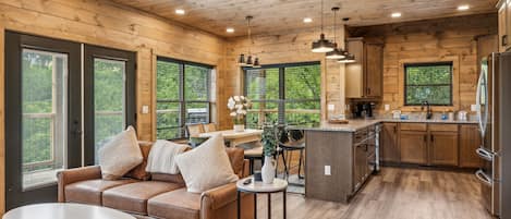 Cabin, 4 Bedrooms | Living area