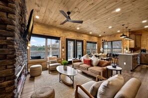 Cabin, 4 Bedrooms | Living area | Smart TV