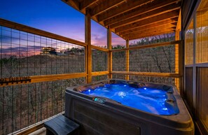 Cabin, 4 Bedrooms | Outdoor spa tub