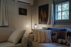 Smart-tv, een dvd-speler en boeken