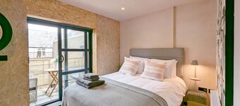 The Apartment - sleeps 4 guests  in 2 bedrooms