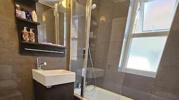 Combined shower/bathtub, deep-soaking bathtub, towels