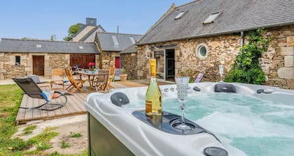 Gite de la pointe saint Mathieu 4* jacuzzi extérieur toutes saisons billard