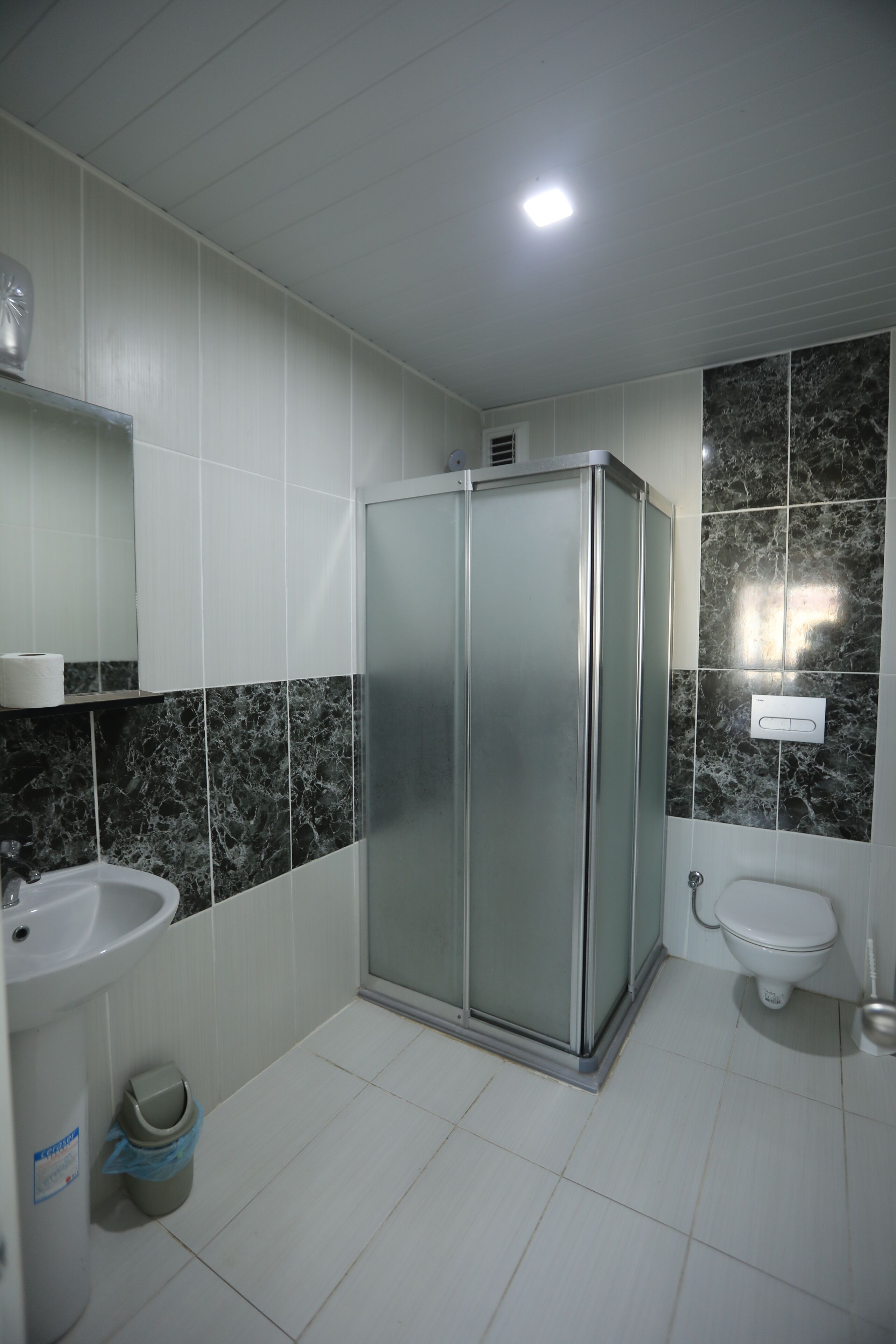 Family Double Room | Bathroom | Shower, hair dryer, slippers, towels