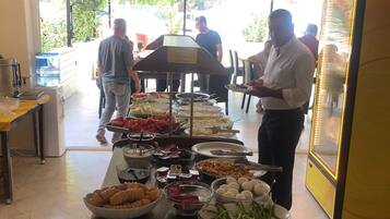 Petit déjeuner buffet compris tous les jours