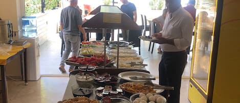 Free daily buffet breakfast