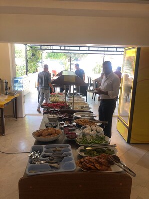 Tägliches inbegriffenes Frühstücksbuffet