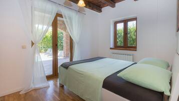 4 chambres, fer et planche à repasser, Wi-Fi gratuit, draps fournis