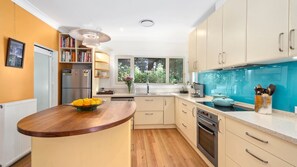 Fridge, microwave, oven, stovetop - Maylee Grove in Blackheath (Blackheath)