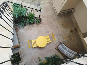 Interior - Charming townhouse with a covered and furnished interior patio (Tournus)