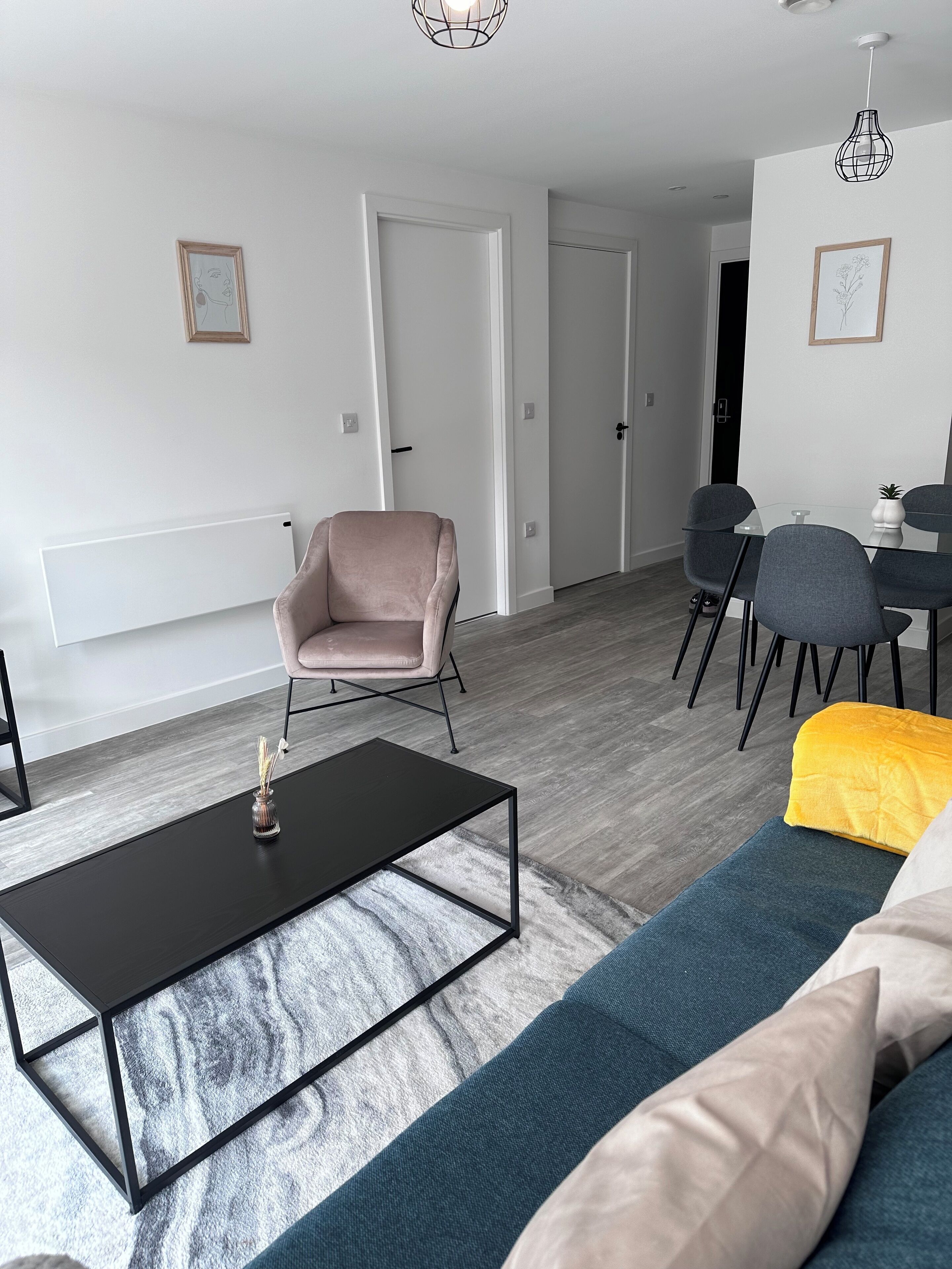 Apartment | Living area | Flat-screen TV
