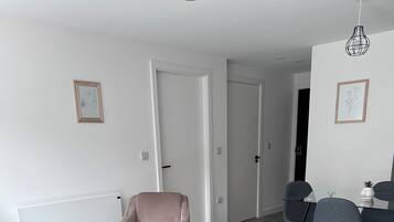 Apartment | Living area | Flat-screen TV
