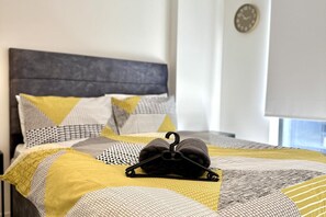 2 室のベッドルーム、WiFi (無料)、ベッドシーツ