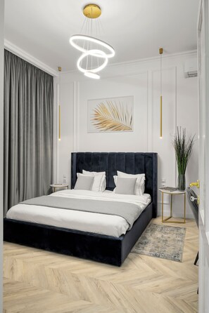 2 bedrooms, desk, iron/ironing board, WiFi