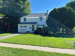 Exterior - Charming & Cozy 3BR Home Retreat near  SU/ESF/Upstate/LeMoyne (Syracuse)
