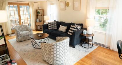 5-star Renovated 3BR 𝓱𝓸𝓶𝓮 /w Backyard Deck near SU/SUNY-ESF/Hospitals