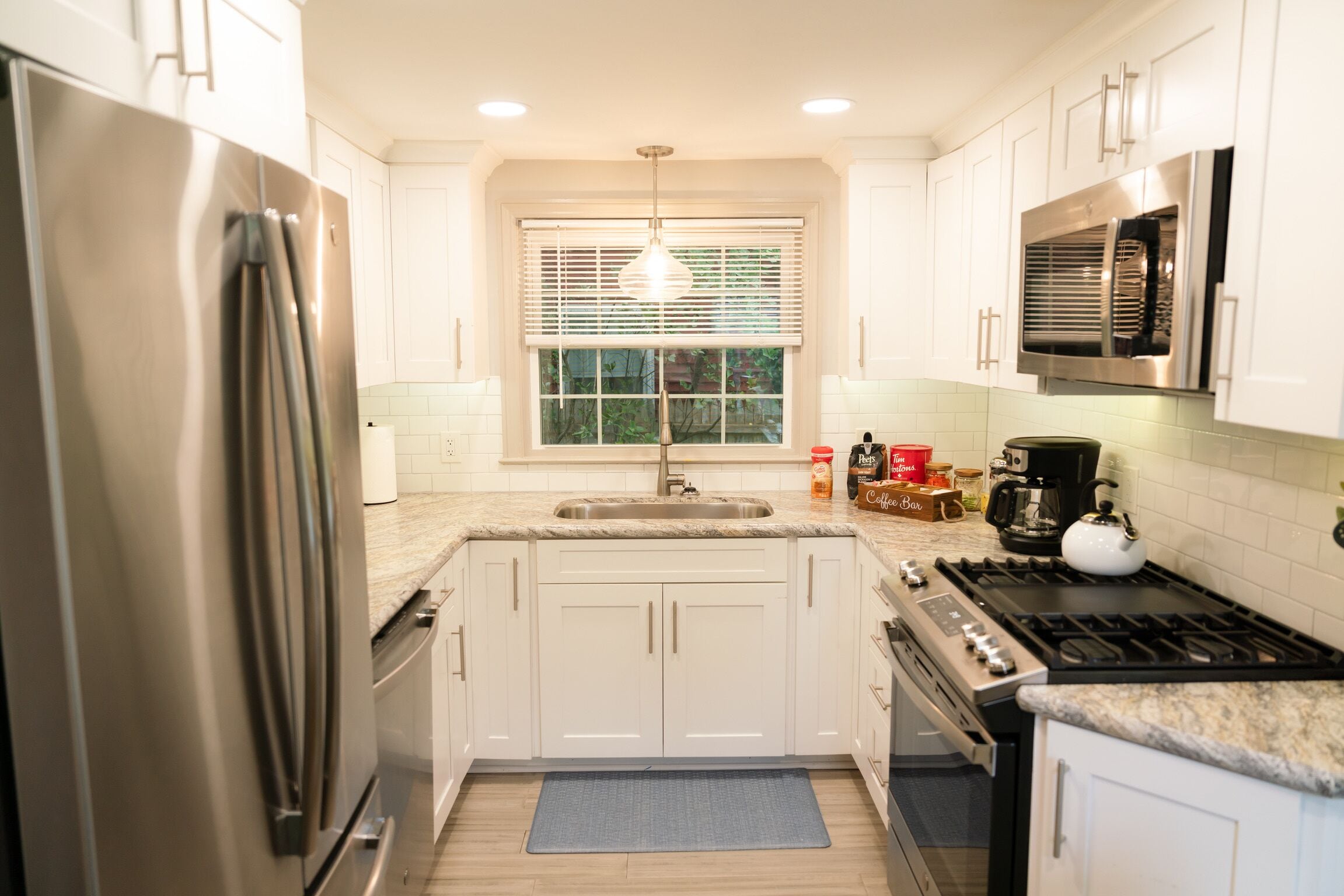Refrigerador, microondas, horno, placa de cocina