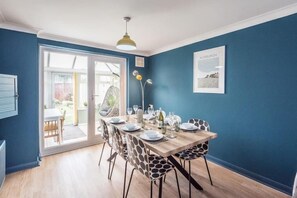 Dining - Beautiful Aldeburgh Costal Getaway (Aldeburgh)