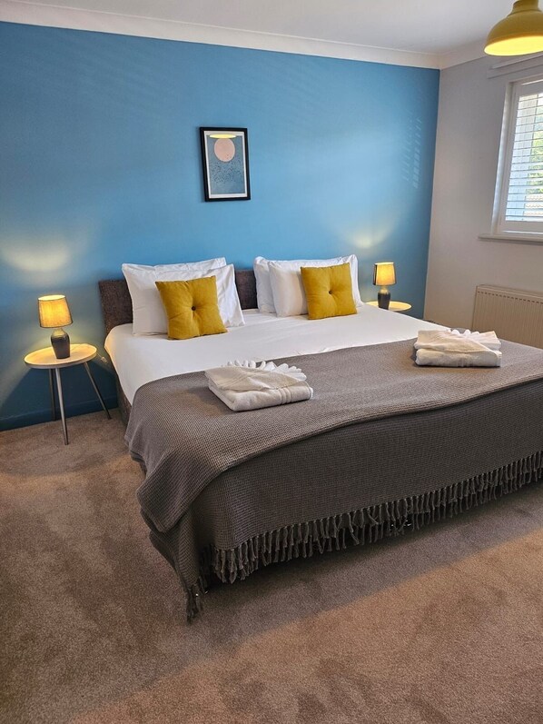 3 bedrooms, desk, iron/ironing board, travel cot