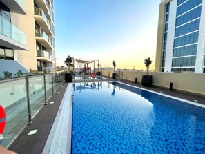 Pool - Luxurious 2BR Apartment in Azizi Riviera 18, Al Merkadh by Deluxe Holiday Homes (Dubai)