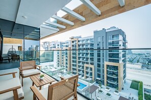 Property grounds - Luxurious 2BR Apartment in Azizi Riviera 18, Al Merkadh by Deluxe Holiday Homes (Dubai)