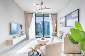 TV - Waterfront Living 2BR Apartment in Marina Star, Dubai Marina by Deluxe Holiday Homes (Dubai)