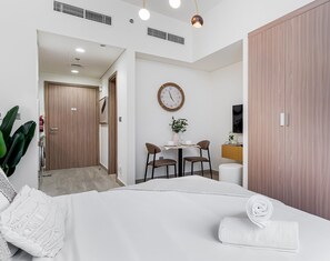Iron/ironing board, free WiFi, bed sheets - Contemporary Studio in Azizi Riviera 31, Al Merkadh by Deluxe Holiday Homes (Dubai)