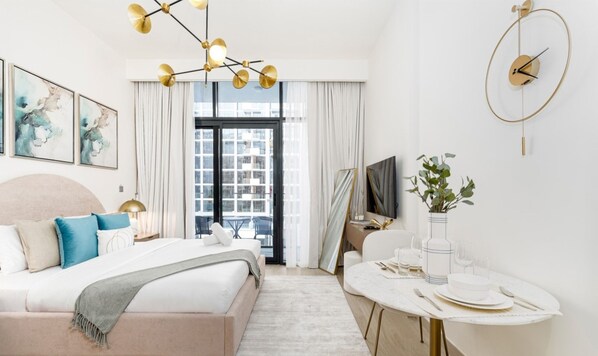 In-room safe, iron/ironing board, free WiFi, bed sheets - Comfortable Studio in Azizi Riviera 24, Al Merkadh by Deluxe Holiday Homes (Dubai)