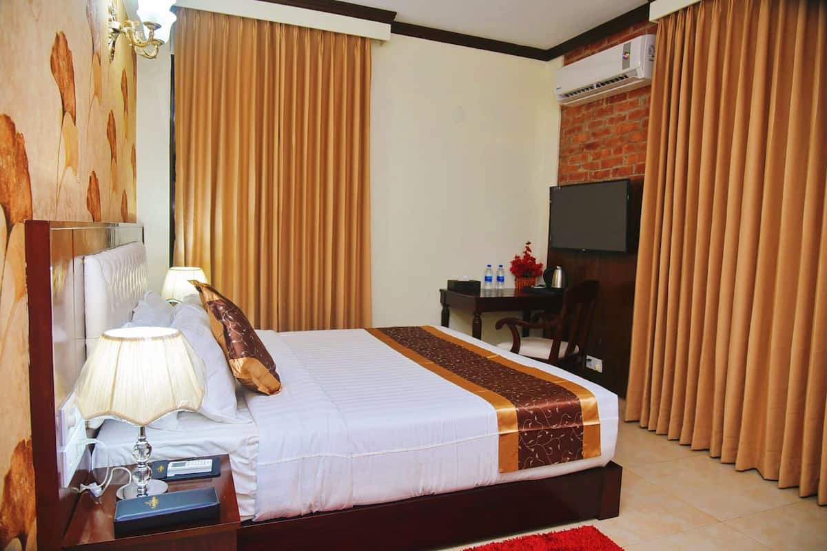 Kamar Double Deluks | Brankas, meja kerja, ruang kerja ramah laptop, dan kedap suara