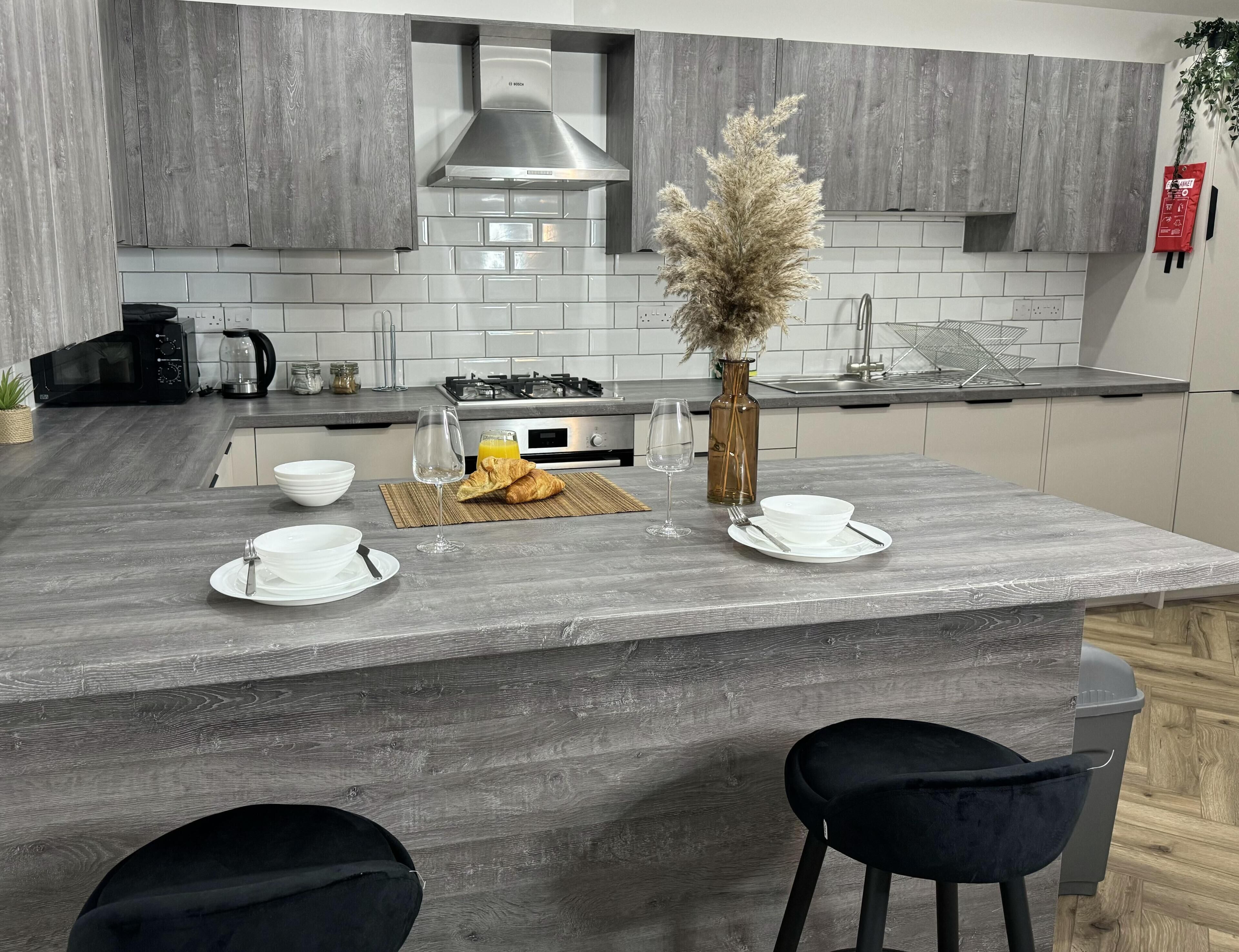 Apartment | Private kitchen | Fridge, microwave, oven, stovetop