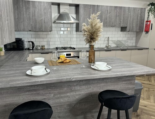 Birmingham City 2 Bedroom Apartment - Free Parking