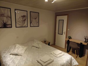 7 室のベッドルーム、アイロン / アイロン台、WiFi、ベッドシーツ
