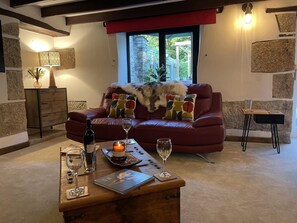 Cottage | Area soggiorno | TV, caminetto