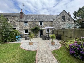 Property grounds - Beautiful Character Cottage - With Hot Tub (Bodmin)