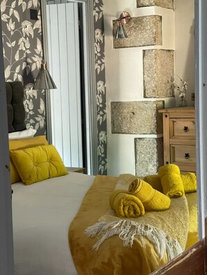 Cottage | 3 bedrooms, iron/ironing board, free WiFi, bed sheets - Beautiful Character Cottage - With Hot Tub (Bodmin)