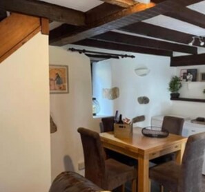 Dining - Beautiful Character Cottage - With Hot Tub (Bodmin)