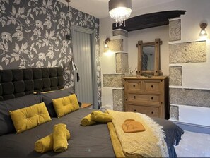 3 chambres, fer et planche à repasser, Wi-Fi gratuit, draps fournis
