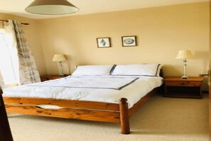 3 chambres, fer et planche à repasser, Wi-Fi gratuit, draps fournis